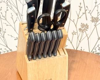 131 SetofSaltBrandKnivesandKnifeBlockwSharpeningToolScissors