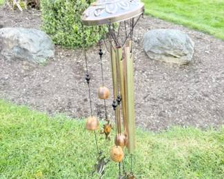 113 WhimsicalHangingMetalTubesFrogsWindChime