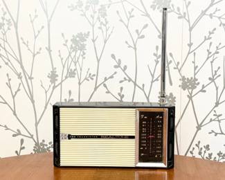 94 1960sRealtoneAMFM10TransistorPortableRadioRetroBlackCream