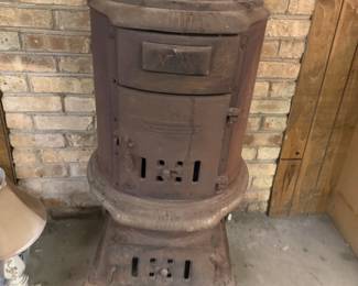 Antique/Vtg Montgomery Ward parlor stove (1910-1930's)