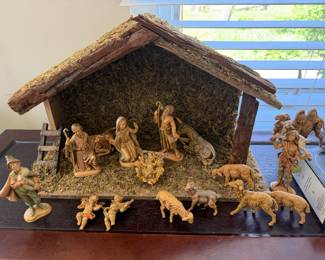 Vintage Fontinini Nativity set with creche