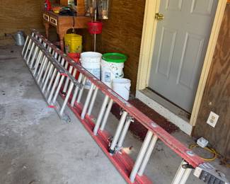 28 ft Werner Fiberglass extension ladder