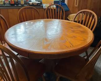 Round Pedestal Table with Windsor Back Chairs