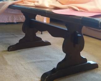 Ethan Allen trestle table with 2 leaves