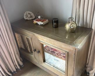 Mirrored cabinet