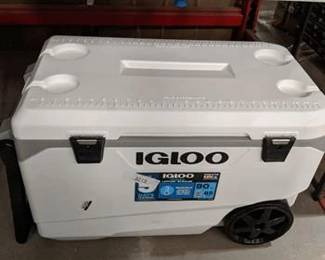 Igloo Latitude 137 Cans 90 Quart Rolling Cooler