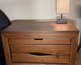Rooms To Go Dana Point Wood Nightstand With Contemporary Lamp
