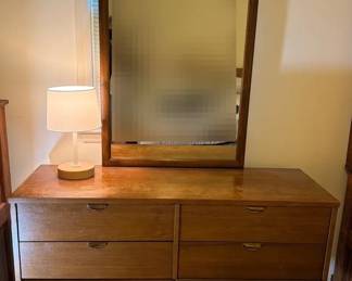 Bassett Mid Century Modern Dresser With Brass Handles, Mirror And Contemporary Lamp