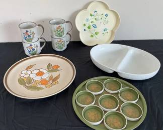 Vintage Serving Trays  Coffee Cups