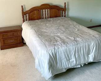 Spindle Bed Set  Nightstand