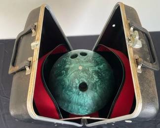 Ebonite Regency 300 Bowling Ball And Case