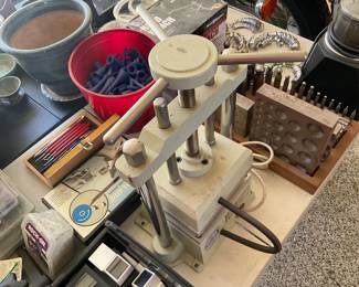 Jewelry vulcanizer to make rubber molds