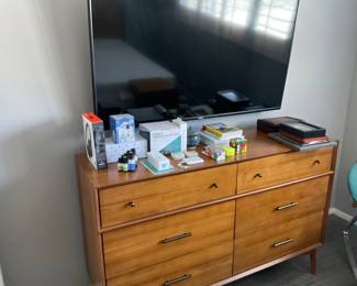 Dresser/tv