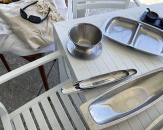Serving pieces