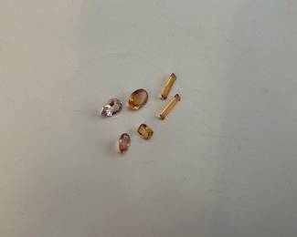 12.7 karats precious topaz