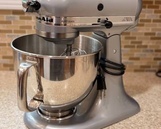 Like new KitchenAid mixer