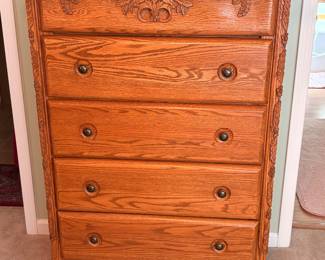 Exquisite chest of drawers