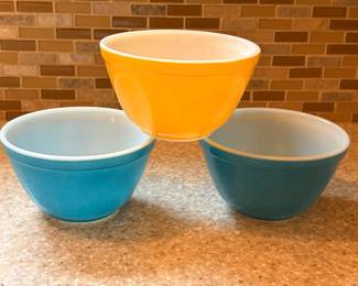 Pyrex bowls