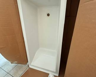 Kohler Underscore bath tub 60X 90 X19