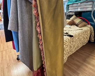 Drapes/curtains