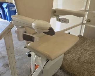 Handicare Motorized Stair Lift Chair with Rail for garage 2 steps  Operational