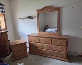 3Piece Oak Finish Bedroom Furniture Set  Dresser, Mirror  2 Nightstands