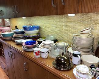 Assortment of vintage china and bowls