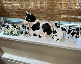 Who doesn't love an assortment of ceramic vintage cows?  Mooooo!