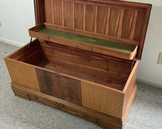 Beautiful Roos Chest