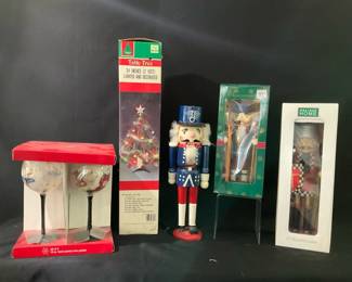 Nutcrackers And Holiday Decor