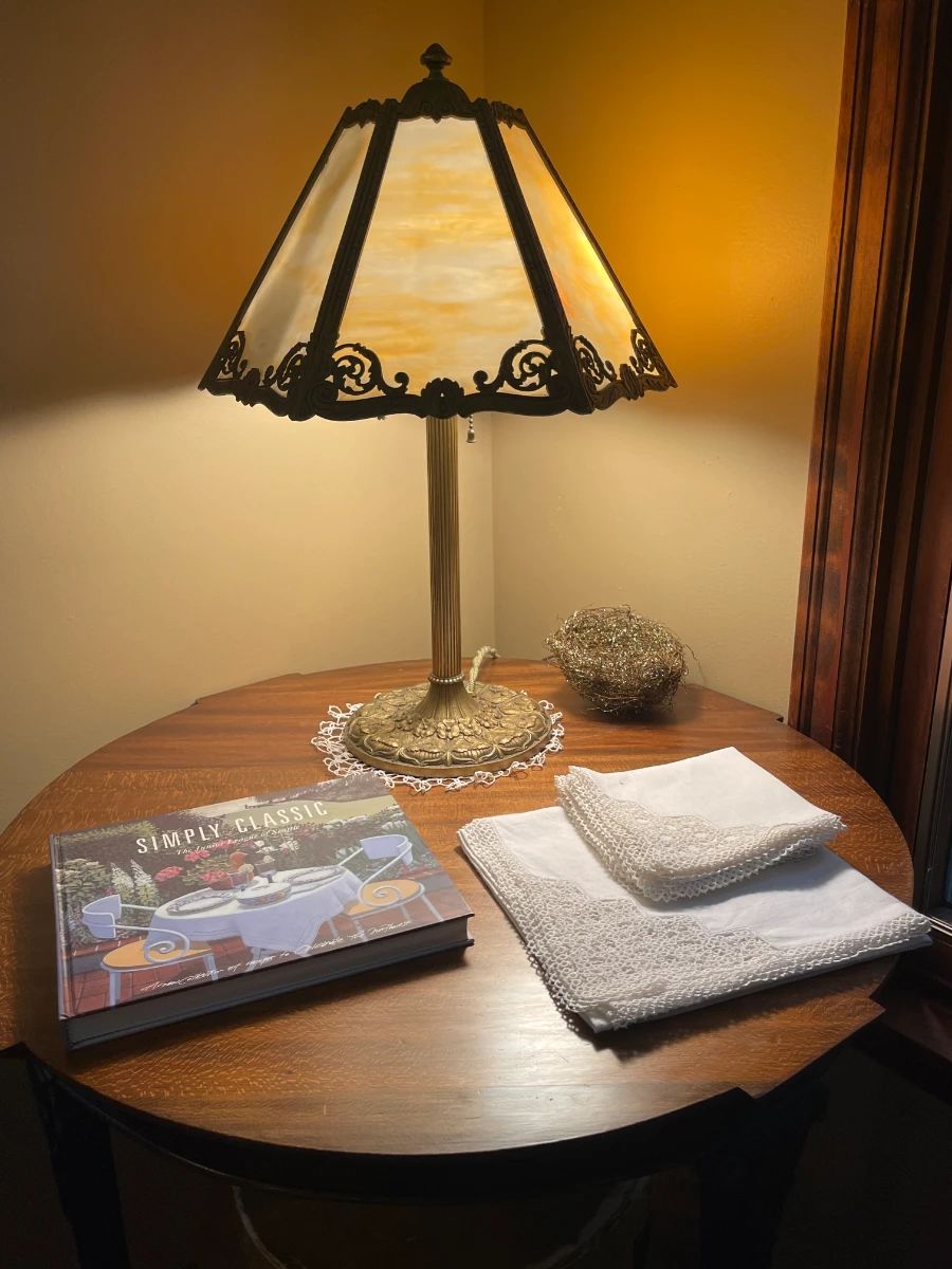 Slag glass lamp E.M. & Co. (Edward Miller & Co.) late 1800s to the 1920s
