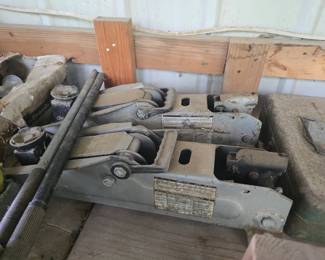 Floor jacks