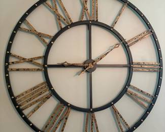  012 Clock In Metal For Hanging On Wall