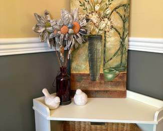 Corner Bench With Canvas Print, Vase And Birds