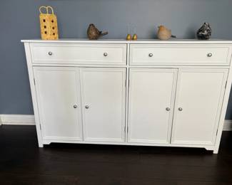 Buffet In White
