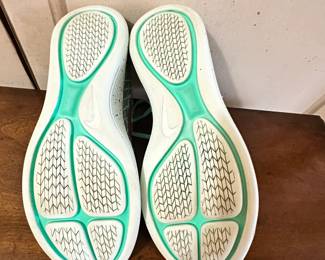#267	NikeWomen sz 9 lunar Epic flying rain shield running shoes w rose gold Swoosh	 $20.00 			