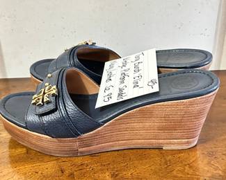#268	Tory burch size 9.5 "Elina platform, wood wedge sandals in navy leather gold tone hardware	 $45.00 			
