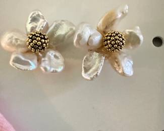 #260	Kate spade "floral Frenzy" freashwater perar stud earrings with gold tone center included dust bag 	 $32.00 			