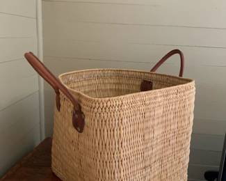 #035	Sea Grass w/2 leather handles - 17 square x 14	 $65.00 			