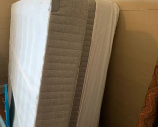 #038	Queen Shiftman Mattress Co. w/Boxsprings	 $75.00 			