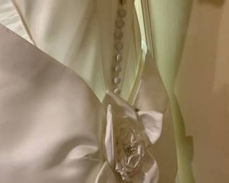 #042	White Bubble Sleeve Dress w/Buttons Down the Back 	 $25.00 			
