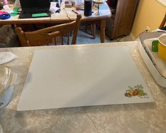 $25.00 - Vintage Corning Ware Spice of Life La Sauge Counter Saver Cutting Board 10x14