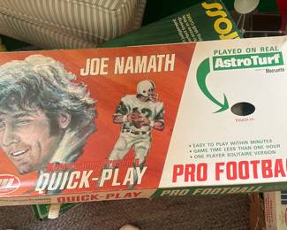 $100.00 - Munro Games "Joe Namath Quick-Play Pro Football" Game