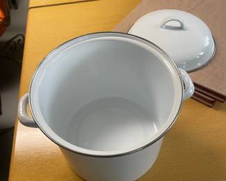 $28.00 - Vintage Enamelware Stock Pot with Lid