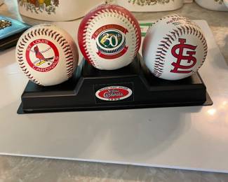 $32.00 - 1996 St. Louis Cardinals Season Ticket Holder Commemorative Baseball Display Busch Stadium 30th Anniversary