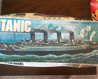 $20.00 - Vintage Revell RMS Titanic 1/570 Scale Model Kit (Model H-445)