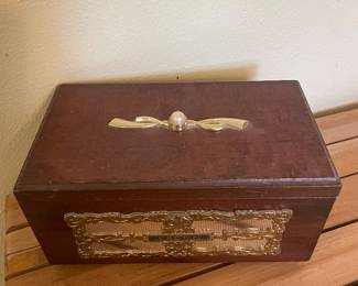 $32.00 - Vintage New Haven Jewelry Box Radio Box