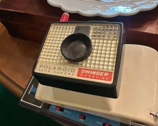 $15.00 - Polaroid Swinger Model 20 Land Camera