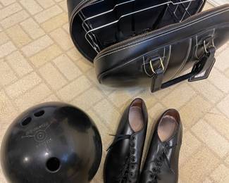 $75.00 - Vintage Columbia Bowling Set, 15 lb. Gyro-Balanced Ball, Shoes, Bag & Shoe Rack