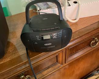 $18.00 - Jensen Portable CD Player Boombox